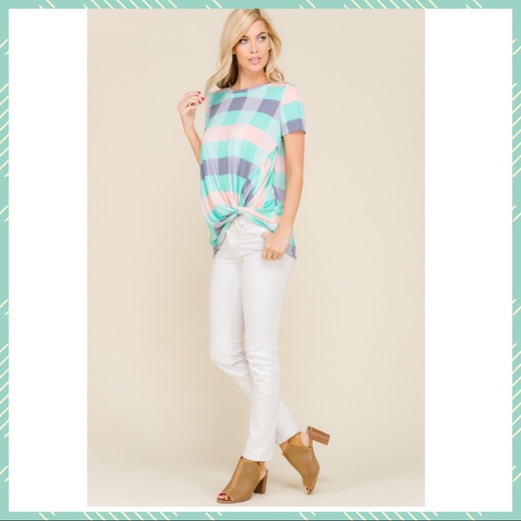 โผ๏ธFINAL PRICEโผ๏ธPastel Plaid Top w/Twisted Hem Knot - Picture 6 of 8